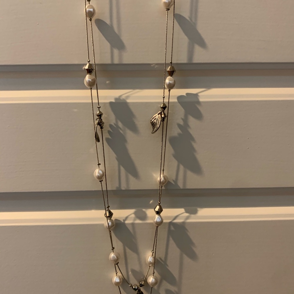 Pearl necklace and earrings set